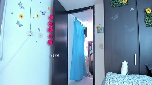 mensia_hernandz webcam