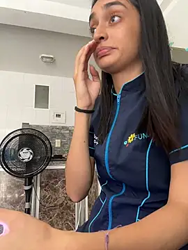 leilani_X webcam
