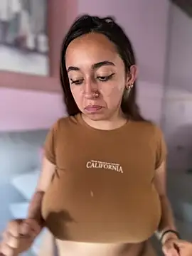 Webcam Model (Im_Luuu)  is live.Free join now!