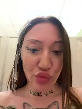 SaintSquirt live sex cam