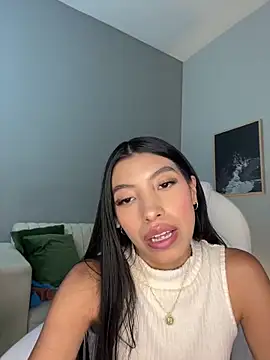 Tiffany_Low webcam