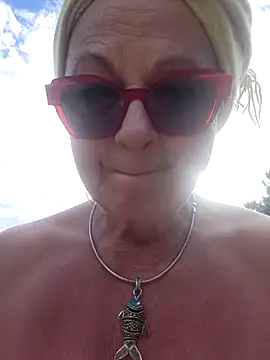 Webcam Model (Hot-Muci)  is live.Free join now!