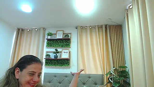 sasi_luna webcam