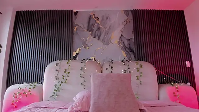 CarolineFyre webcam