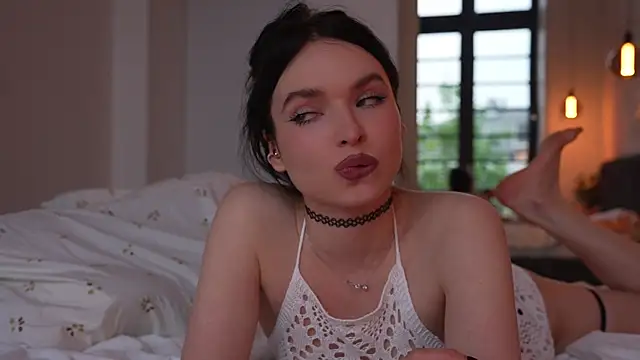 ibiddi (F young) - Glass dildo in pussy