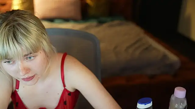 ava_kiss054 (F young) - finger in pussy 💦🫦