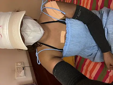 Webcam Model (HotQueenSri) is live