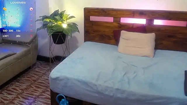 Yeseniaa25_ webcam