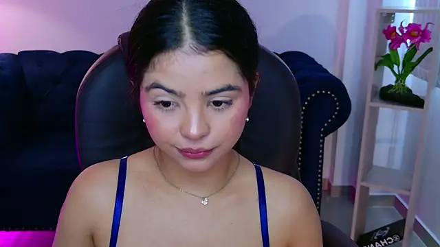 Layla_Breezee webcam