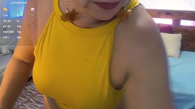 Yeseniaa25_ webcam