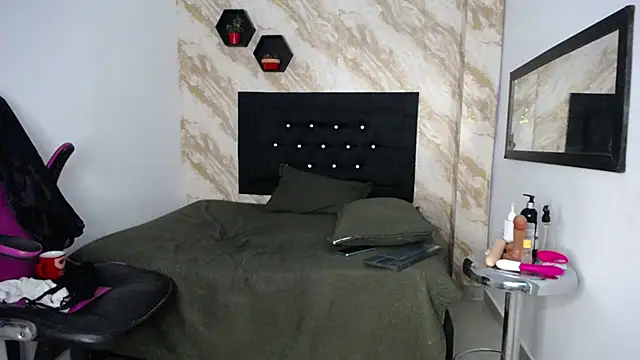 issa__love webcam