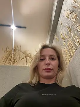 VikaBunny1 live sex cam