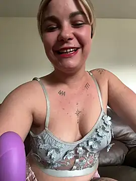 Webcam Model (Morena_B)  is live.Free join now!