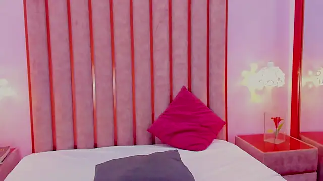 Zoe_Monrow webcam