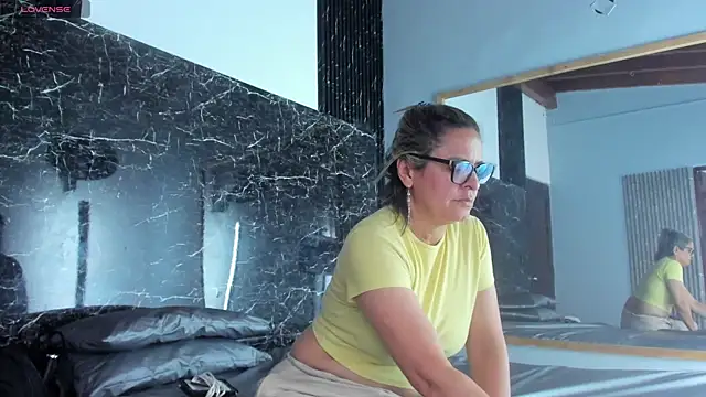 Agatha_Pleasure webcam