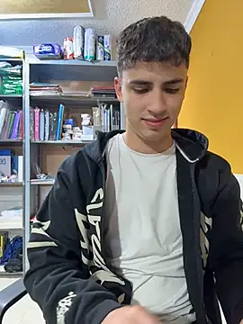 AdrianRinaldi Live Webcam on Stripchat