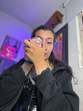 Modella: SALOME_KORLAND