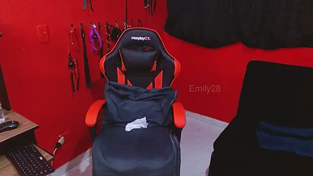 Emily_Slave28 webcam