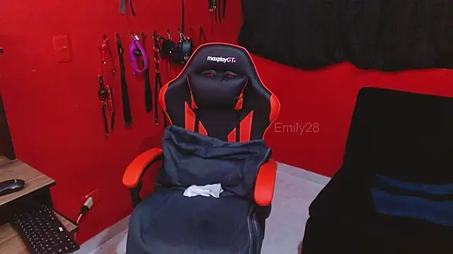 Emily_Slave28 webcam