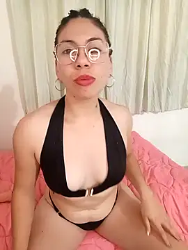 Mia_essence webcam