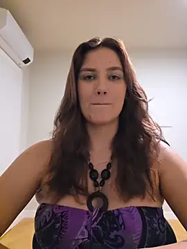 Webcam Model (MiaRides19)  is live.Free join now!