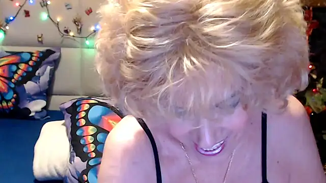 HappyWomanOn webcam