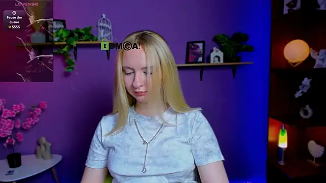 mila_glow1 webcam