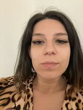 NadiraNoor webcam