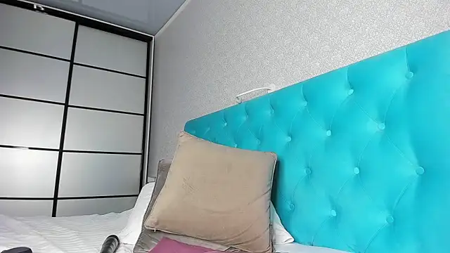 CrazyWomen webcam