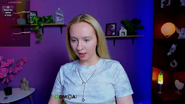 mila_glow1 webcam