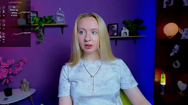 mila_glow1 webcam