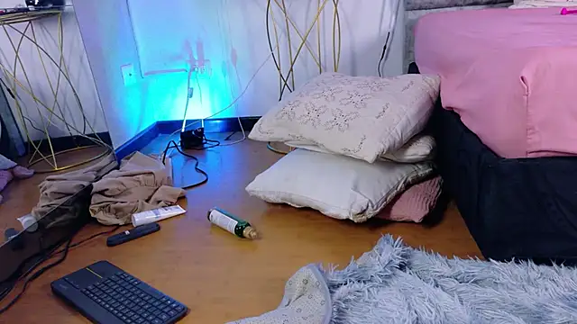 MiiaBlumm_ webcam