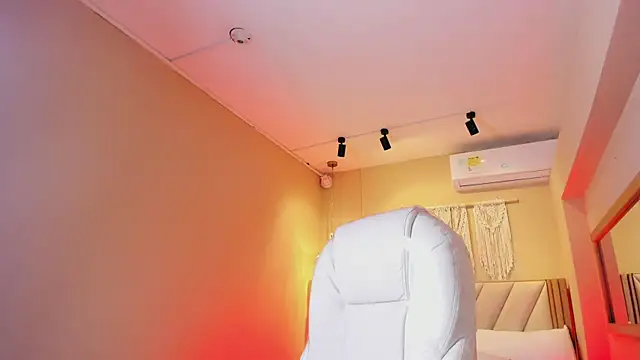 NahimiThompson webcam
