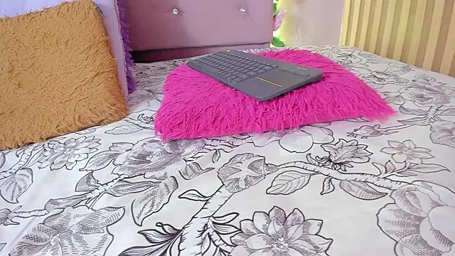 lovely__kiss__ webcam