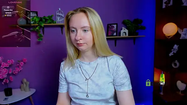 mila_glow1 webcam