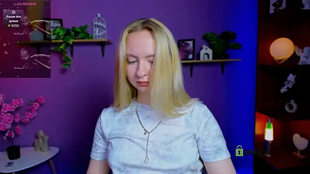 mila_glow1 webcam