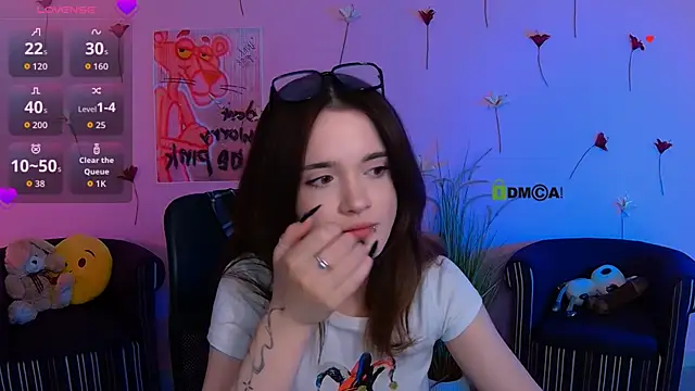 liana_kisses webcam