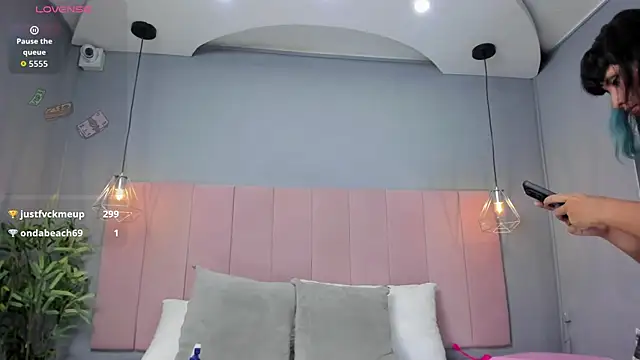 KleoLennox webcam