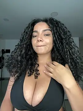Curlyierr live sex cam