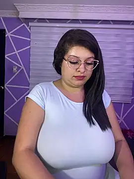 MiiaaJoness webcam