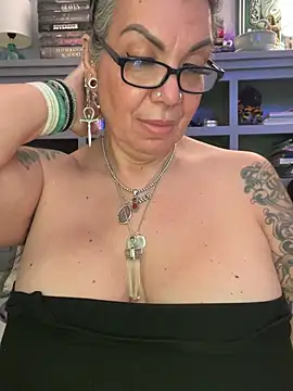 dieseldame1313 webcam