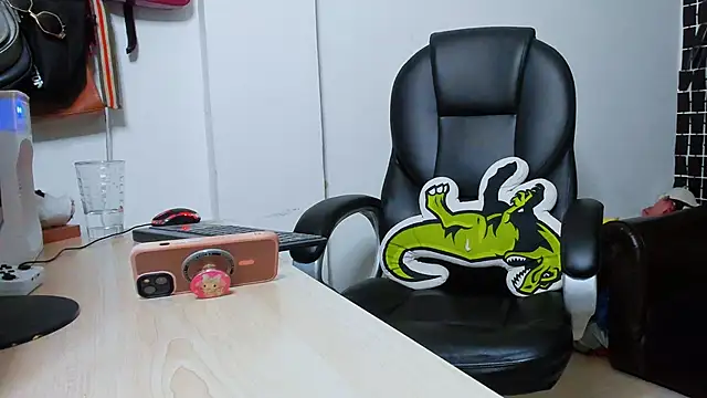 MissAlmaFenix webcam