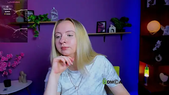 mila_glow1 webcam