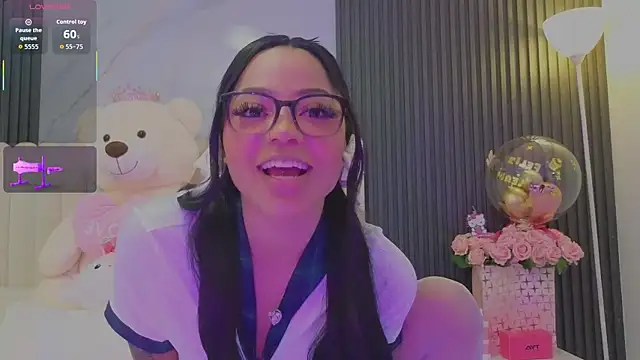 Madiee_Rhea webcam