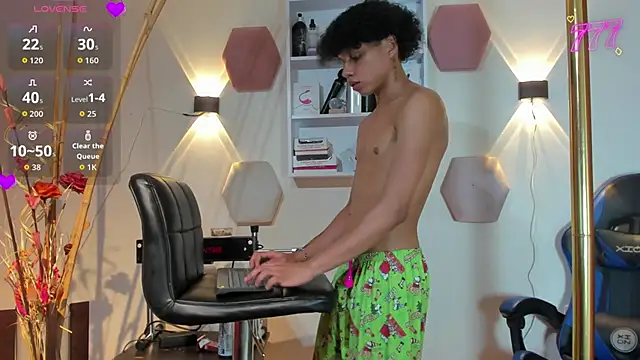 _taylor_black webcam
