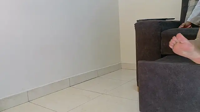 RiriiBrunette__ webcam