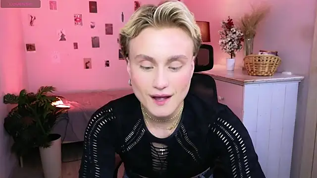 cumboydoll webcam