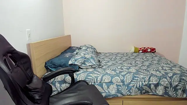 nina_pons webcam