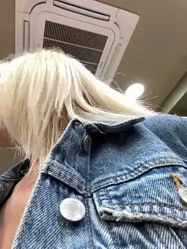 HOTLadyluna live sex cam