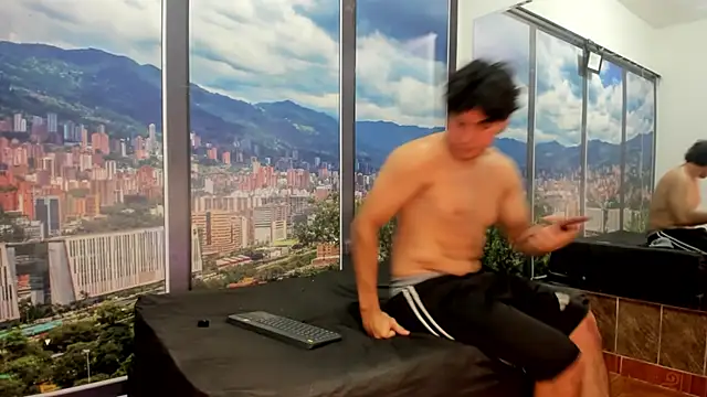 LunnaAndLiam webcam